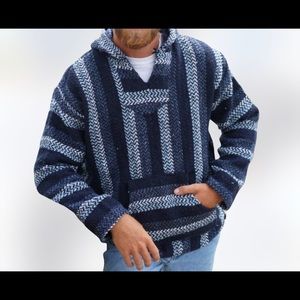 Warm pull over Navy hoodie, made of recycled material